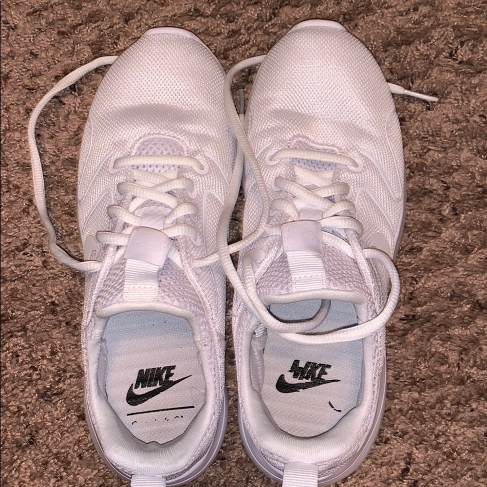 ✔️WHITE Nike Tennis Shoes✔️